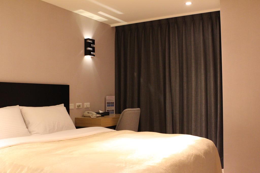 E-House Xining Branch Hotel Taipei Exterior photo