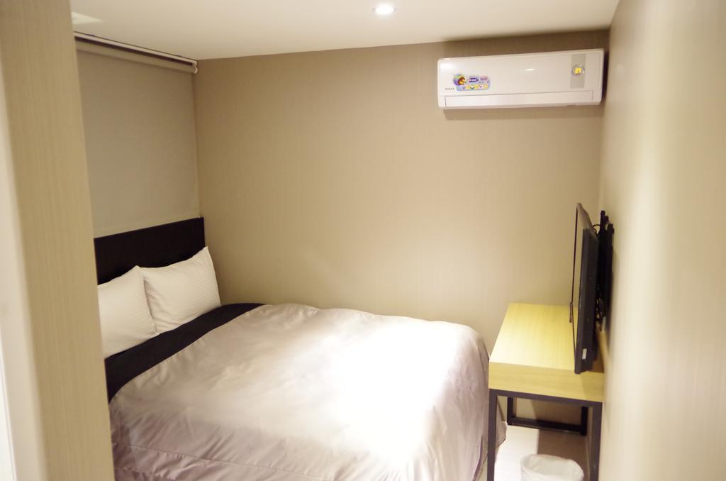 E-House Xining Branch Hotel Taipei Exterior photo