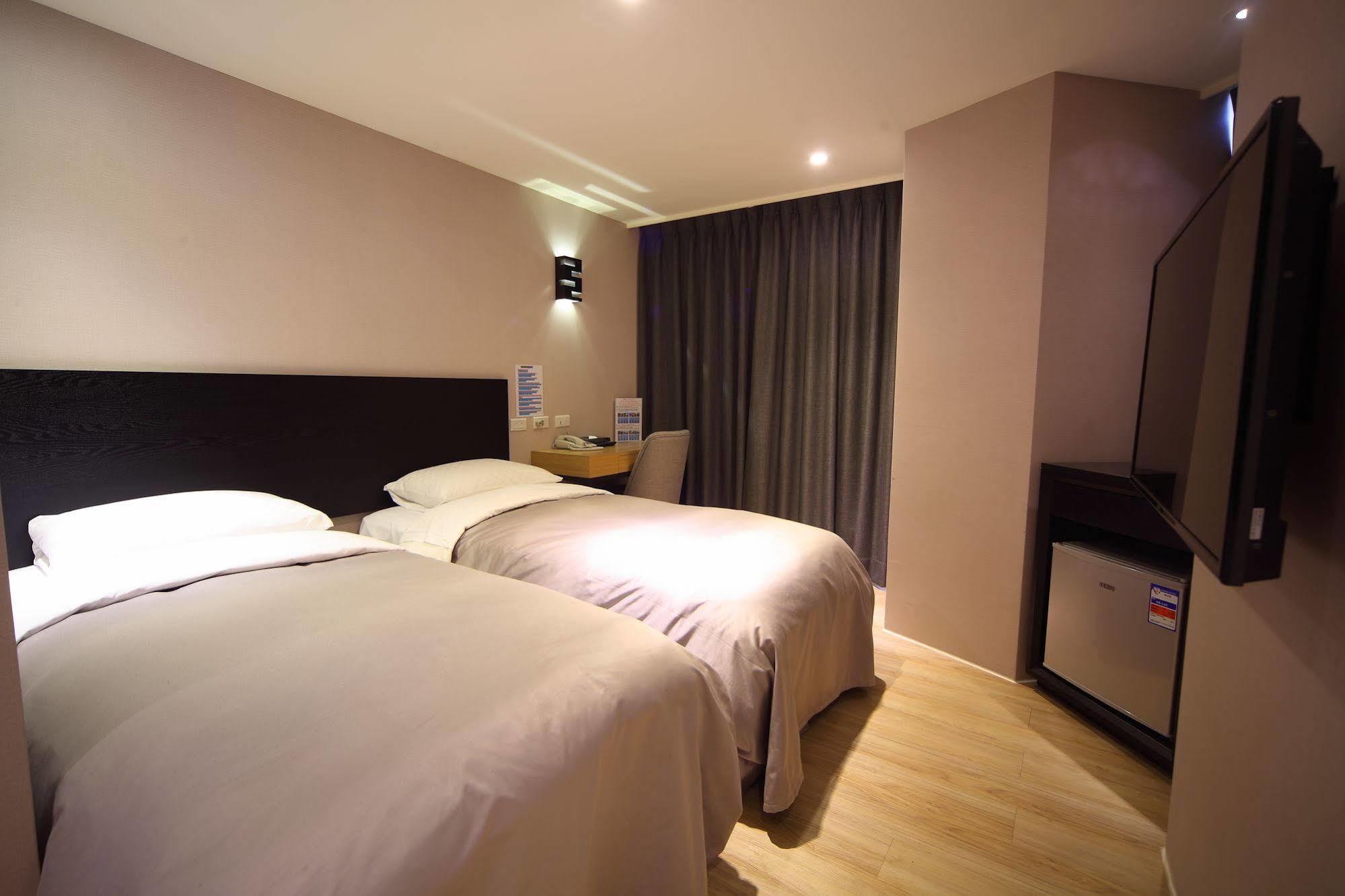E-House Xining Branch Hotel Taipei Exterior photo