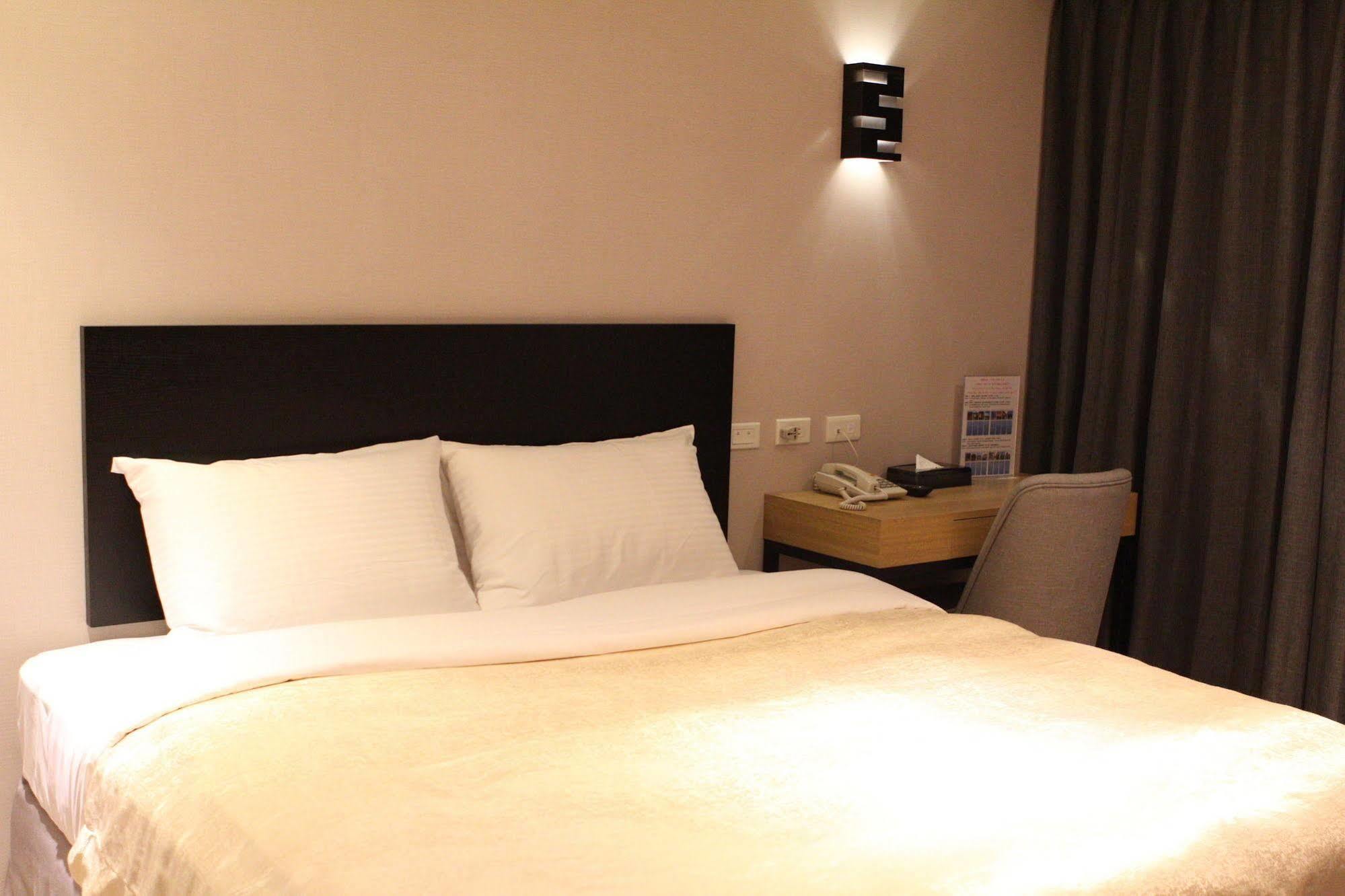 E-House Xining Branch Hotel Taipei Exterior photo