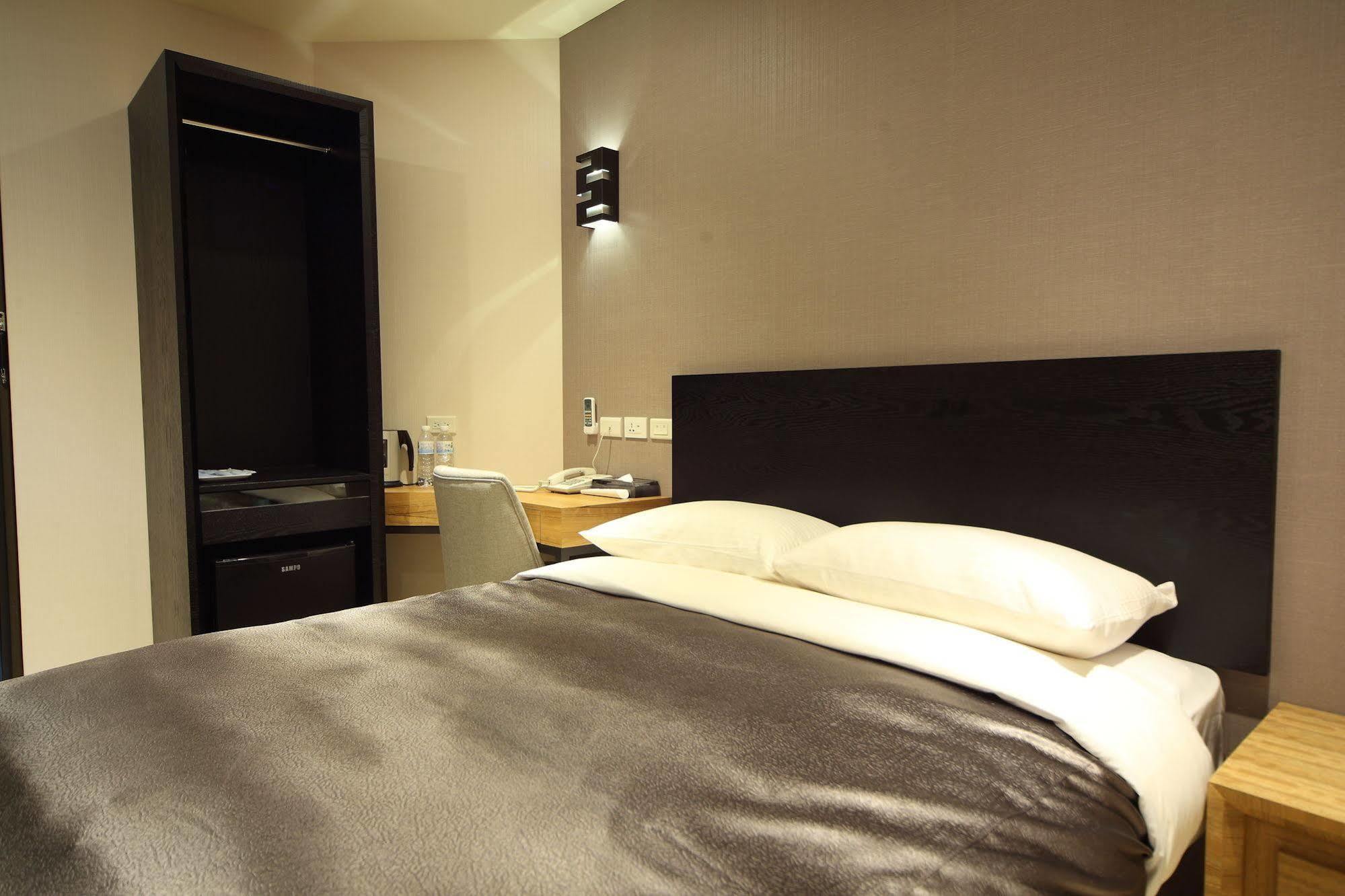 E-House Xining Branch Hotel Taipei Exterior photo